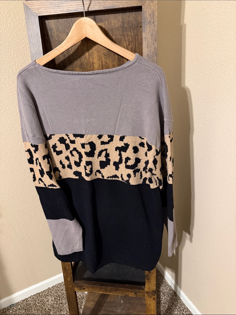 SHEIN Colorblock Leopard Print Crew Neck Sweater - Gray, Tan, Black